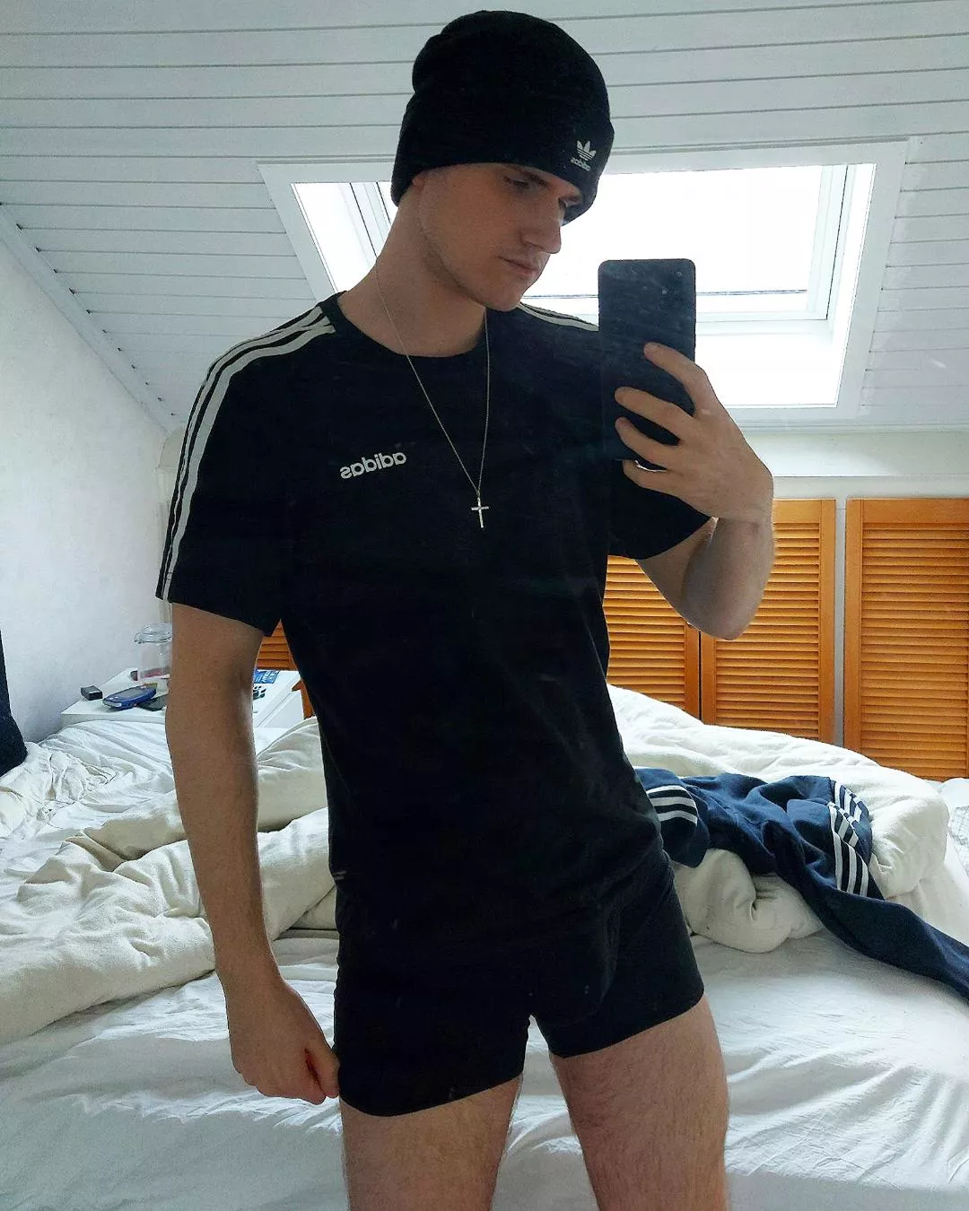 Ignore my trousers on my unmaked bed😙