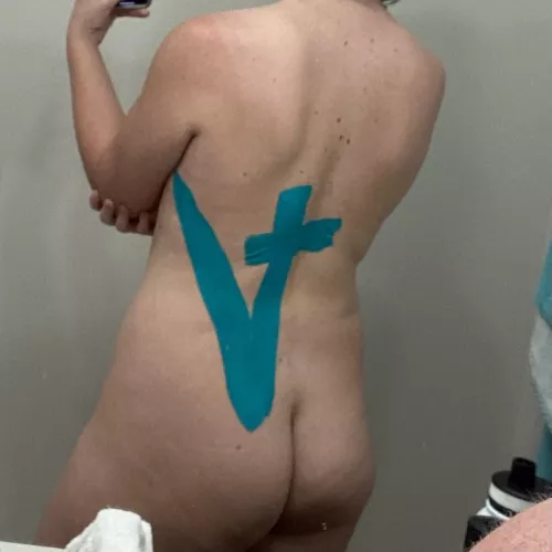 Ignore the KT tape lol 280lbs to 208. 5’11” 21yo female. Lost the 80ish pounds since this time last year.