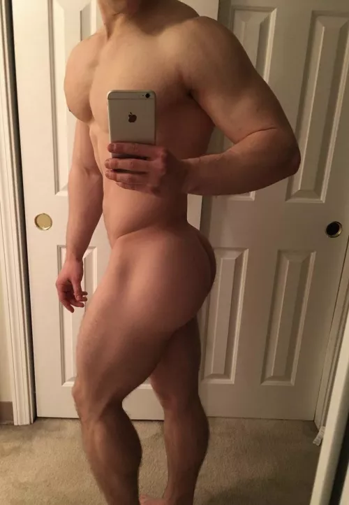 I’m 25 and I’m only 5’7” tall. Do any of you like short tops? 👀