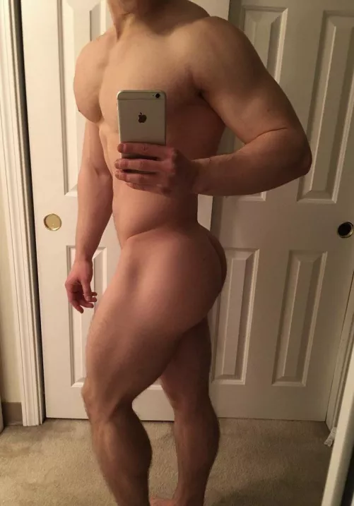 I’m 26 and I’m still a virgin. I’m insecure, I workout but I see myself as too stocky for my height, I’m 5’7” tall. I was always underweight until I was 23. Just looking for opinions.