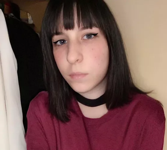 I’m a total clutz. Date me🥺