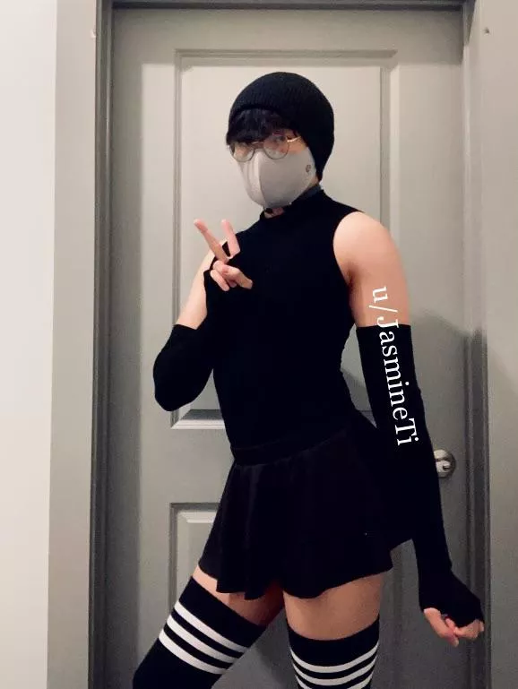 im addicted to dark colored clothes plz help