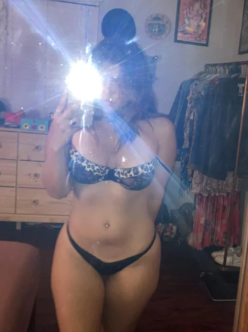 I’m all alone on a Saturday night 🥺 someone message me for a good time 🥰🔥