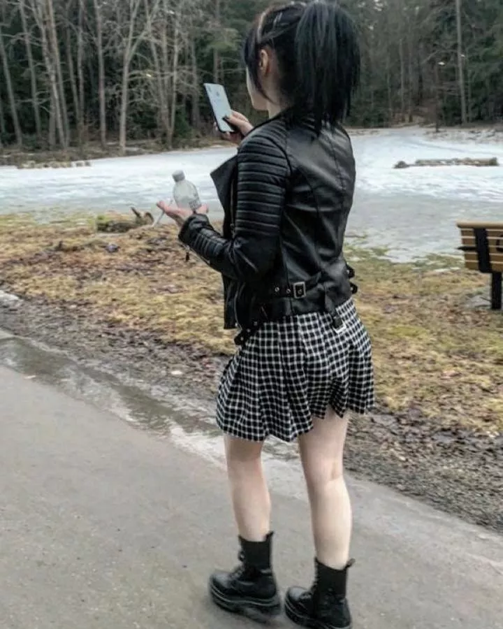 im almost more pale/white then the snow 🥴