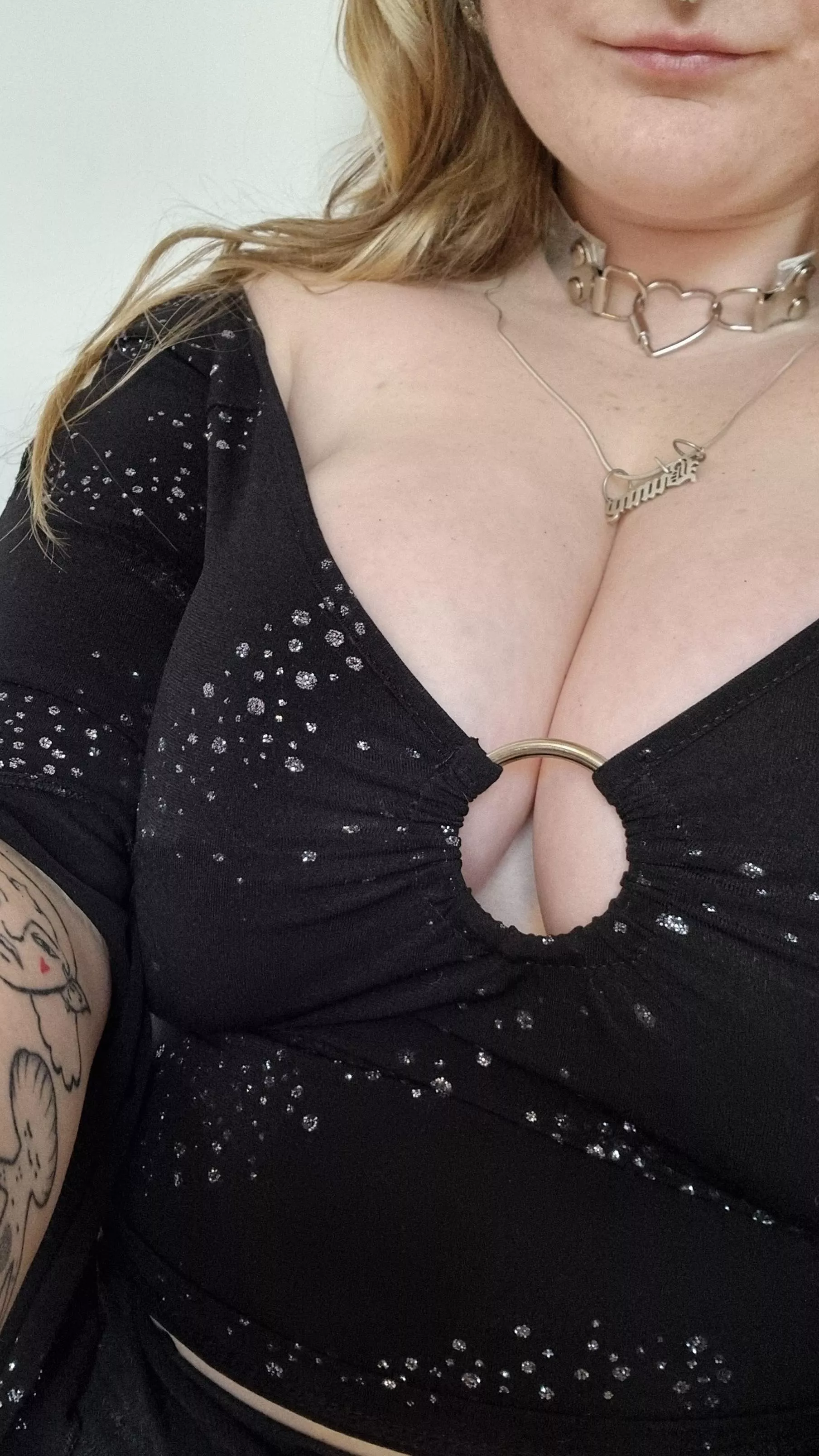 I'm always the braless girl at the party 🥳