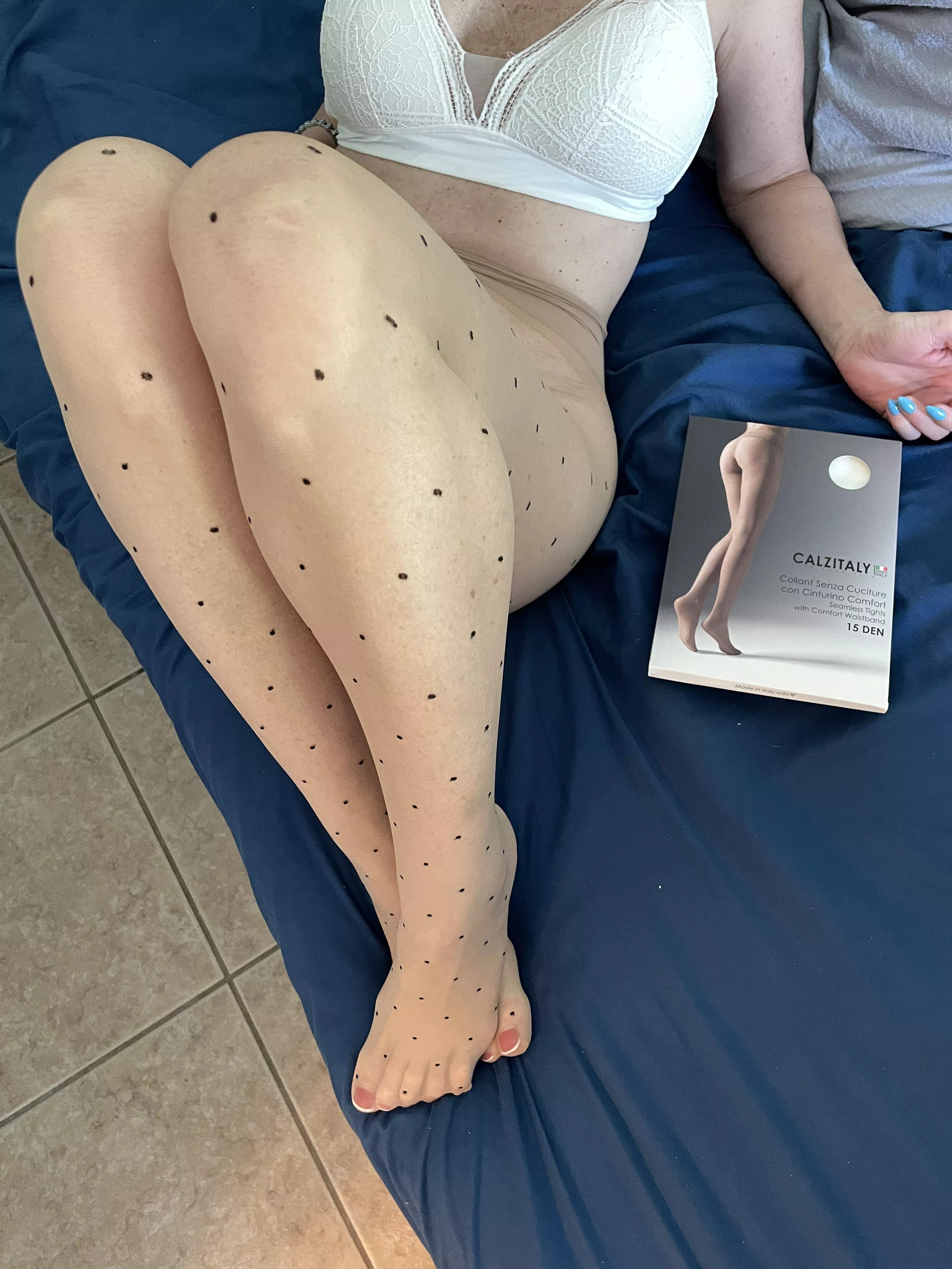 I’m going to go live on my instagram around 2pm eastern time today. #pantyhose #nylons #nylonfeet #pantyhosefeet #flightattendant #feet #cutefeet #legs #sexylegs #stockings I’m going to go live on my instagram around 2pm eastern time today. #pantyhose #nylons #nylonfeet #pantyhosefeet #flightattendant #feet #cutefeet #legs #sexylegs #stockings