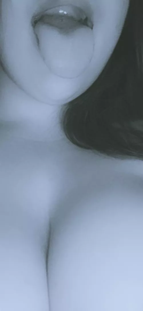 I’m horny, chats open