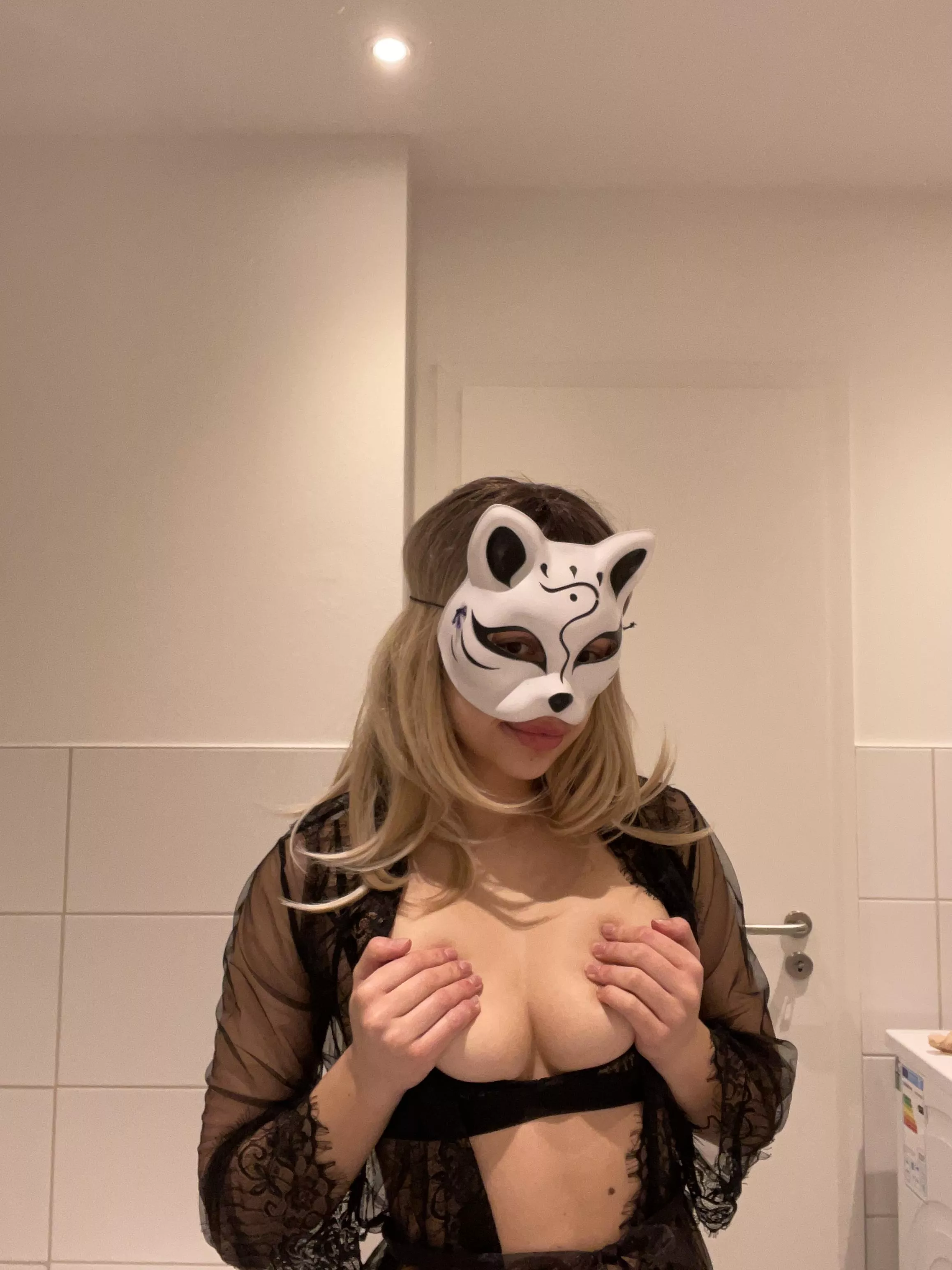 I’m in my bed alone,I'm free wanna try me😈