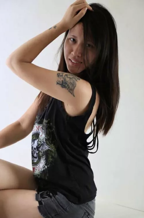 Iām just an Asian hottie who loves wearing black šš¤š