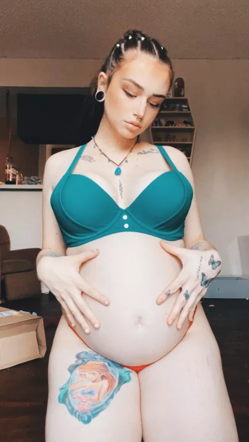I’m only 23 weeks, imagine how big I’m gonna get 🥵🍑