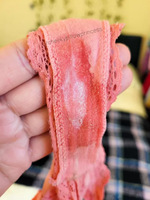 I'm ovulating soon and I'm so excited to get slippery wet 😛💦