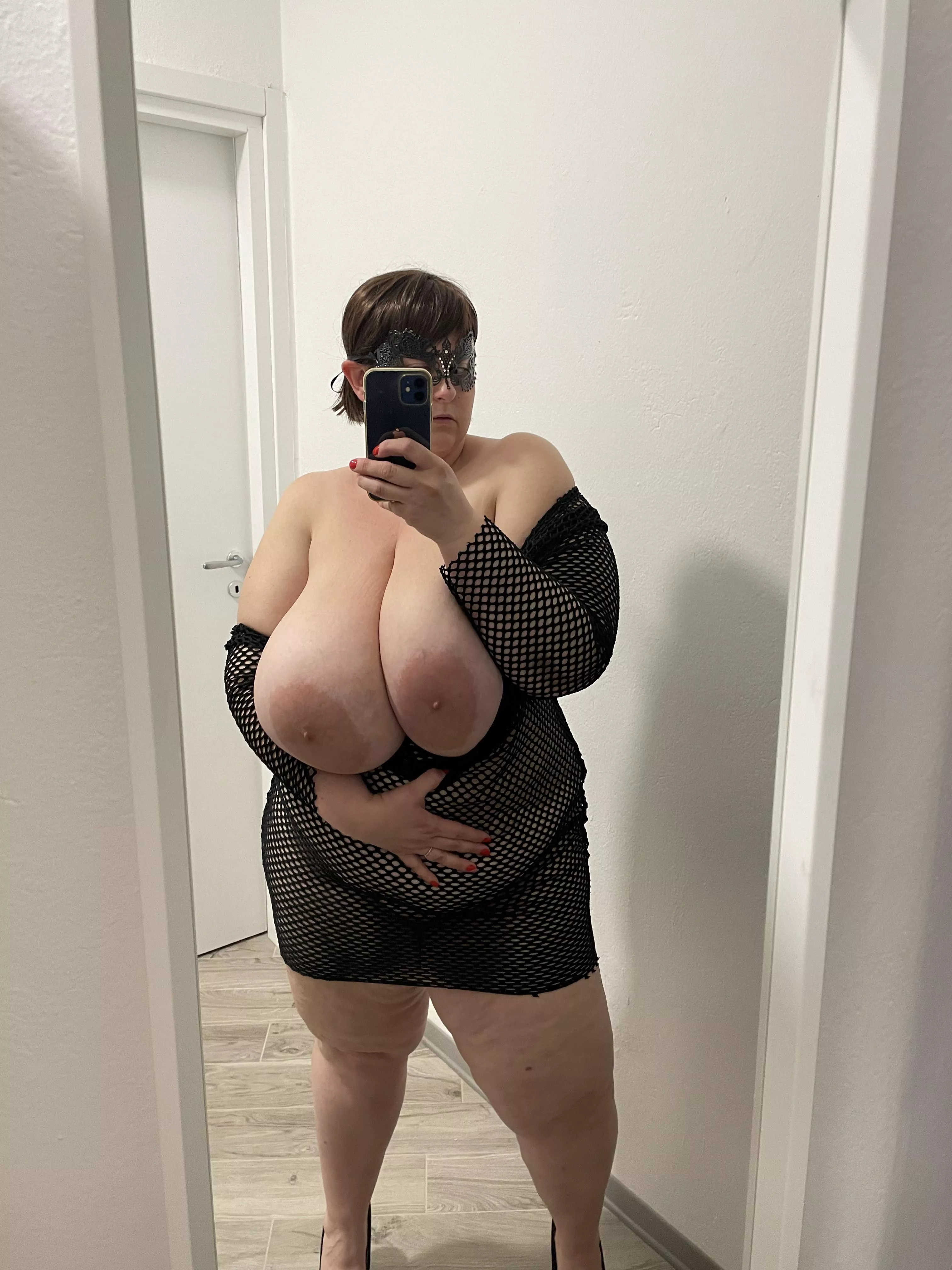 I'm ready to leave the house ... can someone accompany me…