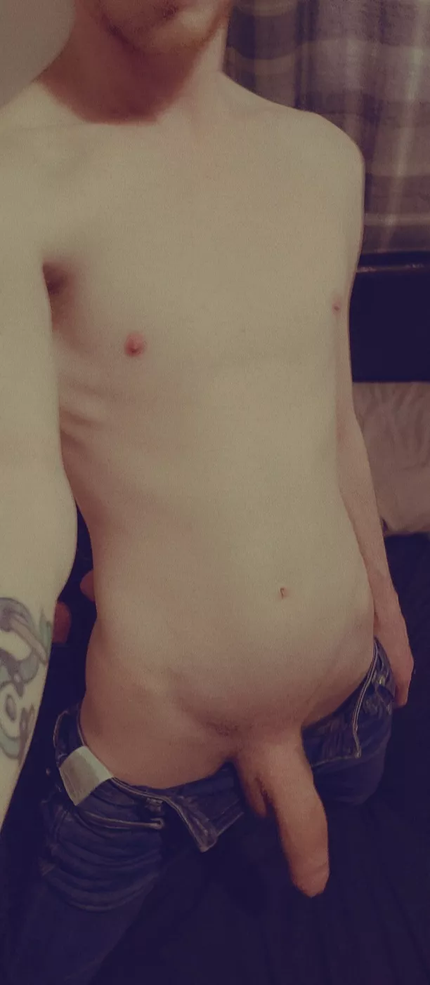 Im small enough to be picked up and fucked. wanna try it 😚