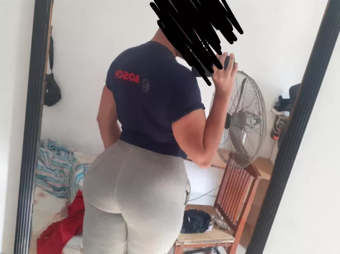 im straight and have a gf you know 😁