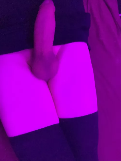 Im tired but idk i can’t sleep qwq