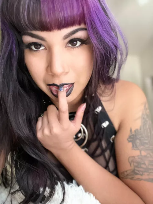 I’m up to no good 🖤