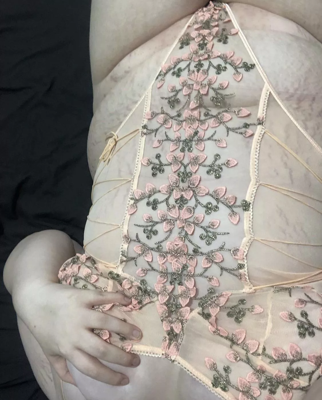 I’m usually self conscious about my stretch marks, but this time they look like lightning or vines.