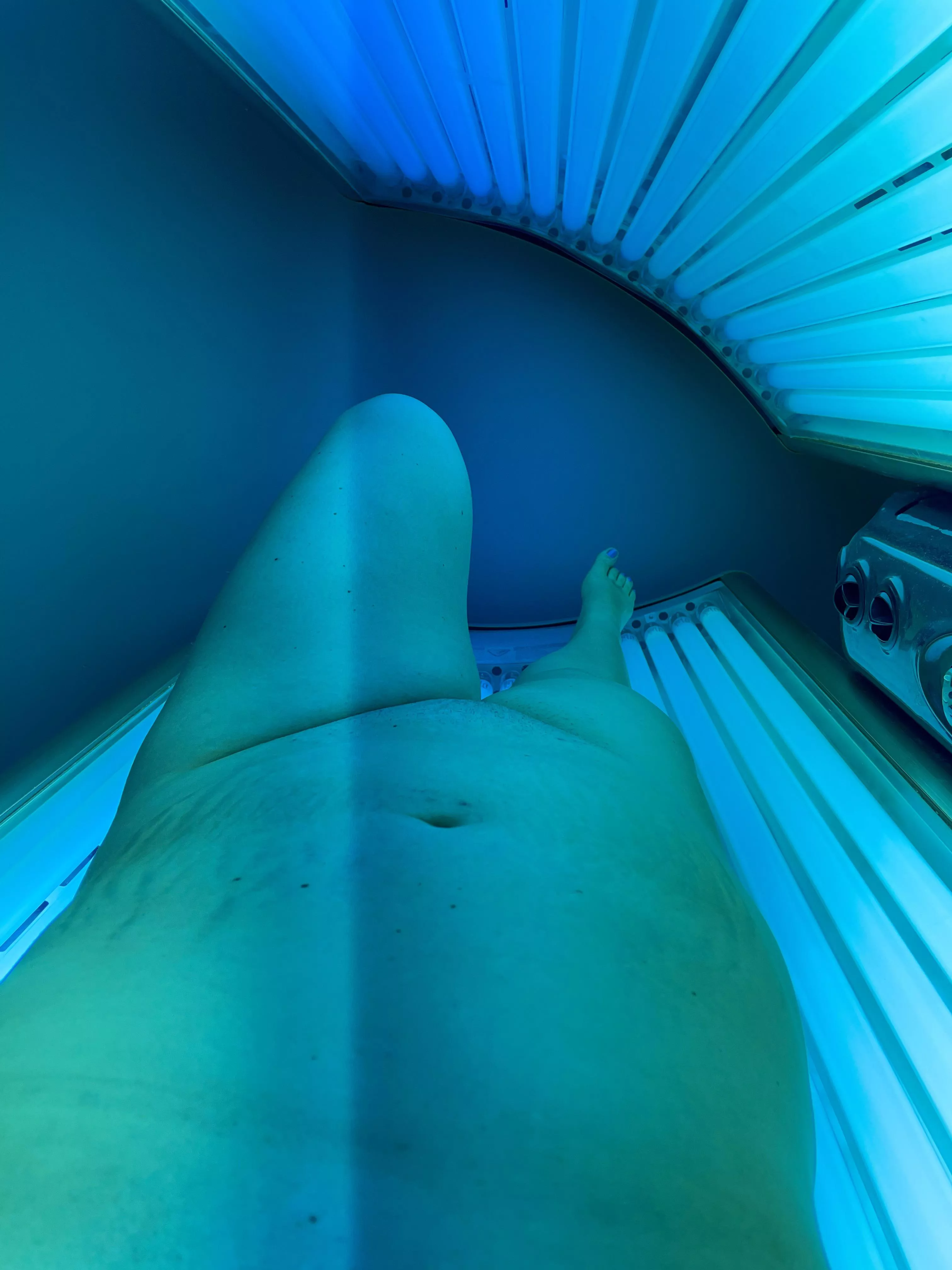 [image] y’all make me feel so hot! Here’s a teaser from the tanning bed!