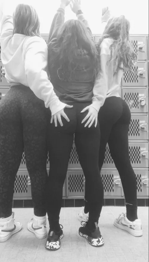 Imagine all 3 at the same time 😍