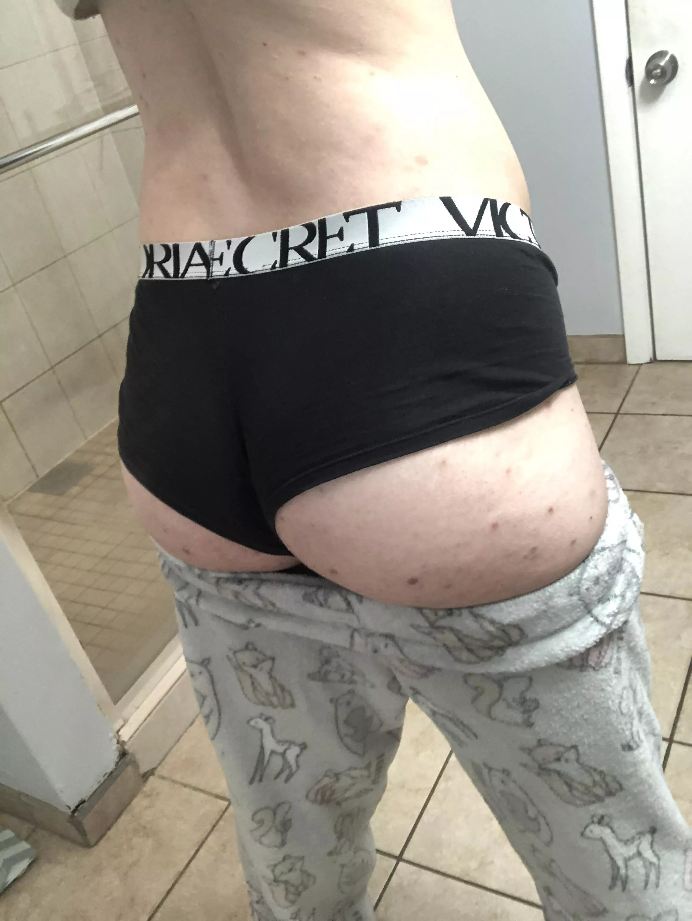 🍑 in black 🍑 in black