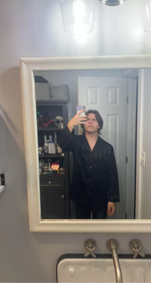 In other news the short boy got silk pjs, atleast they’re comfy enough to play switch in!