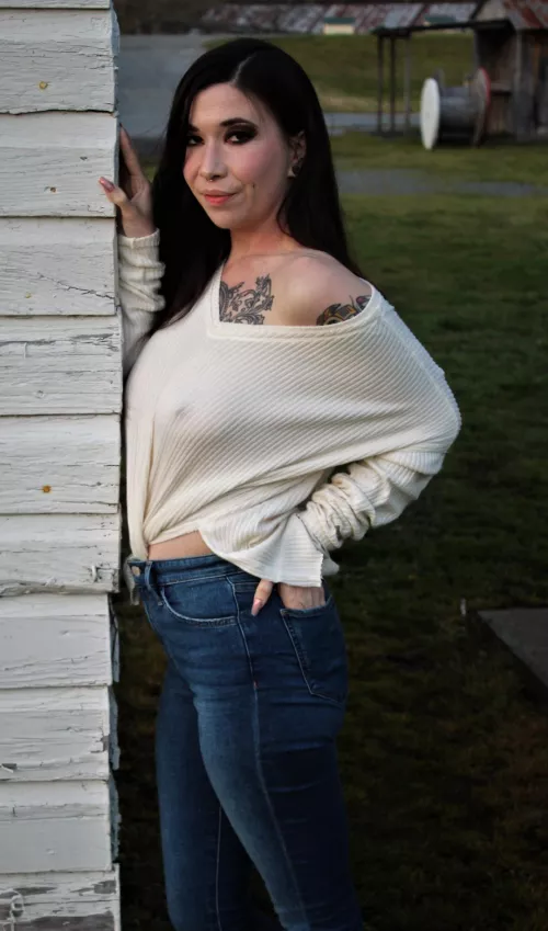 in person, you can see the color of my nipples through this shirt🤭