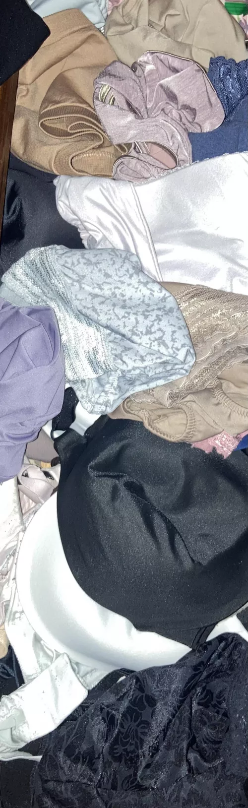 Inside look on the drawer. Those white ones always get a yellow gusset within a few hours 🔥