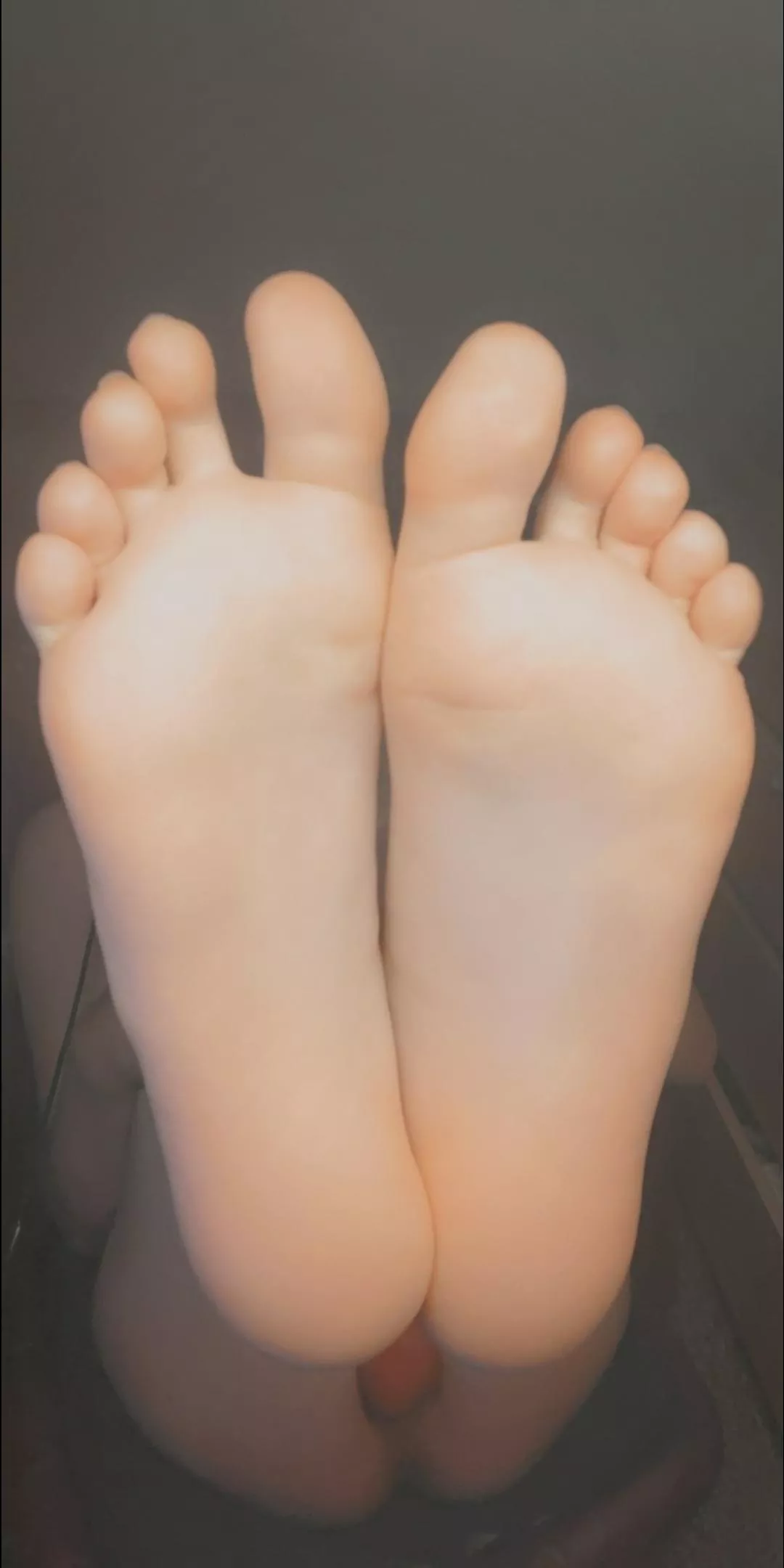 Is anyone here into pee? I want to talk if you are! (dms open)