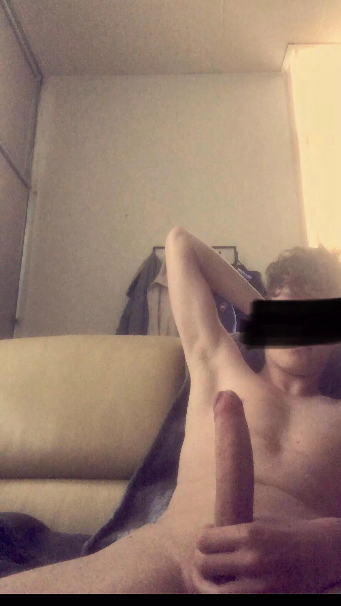 Is my 19yo skinny body worth some attention here?🙃