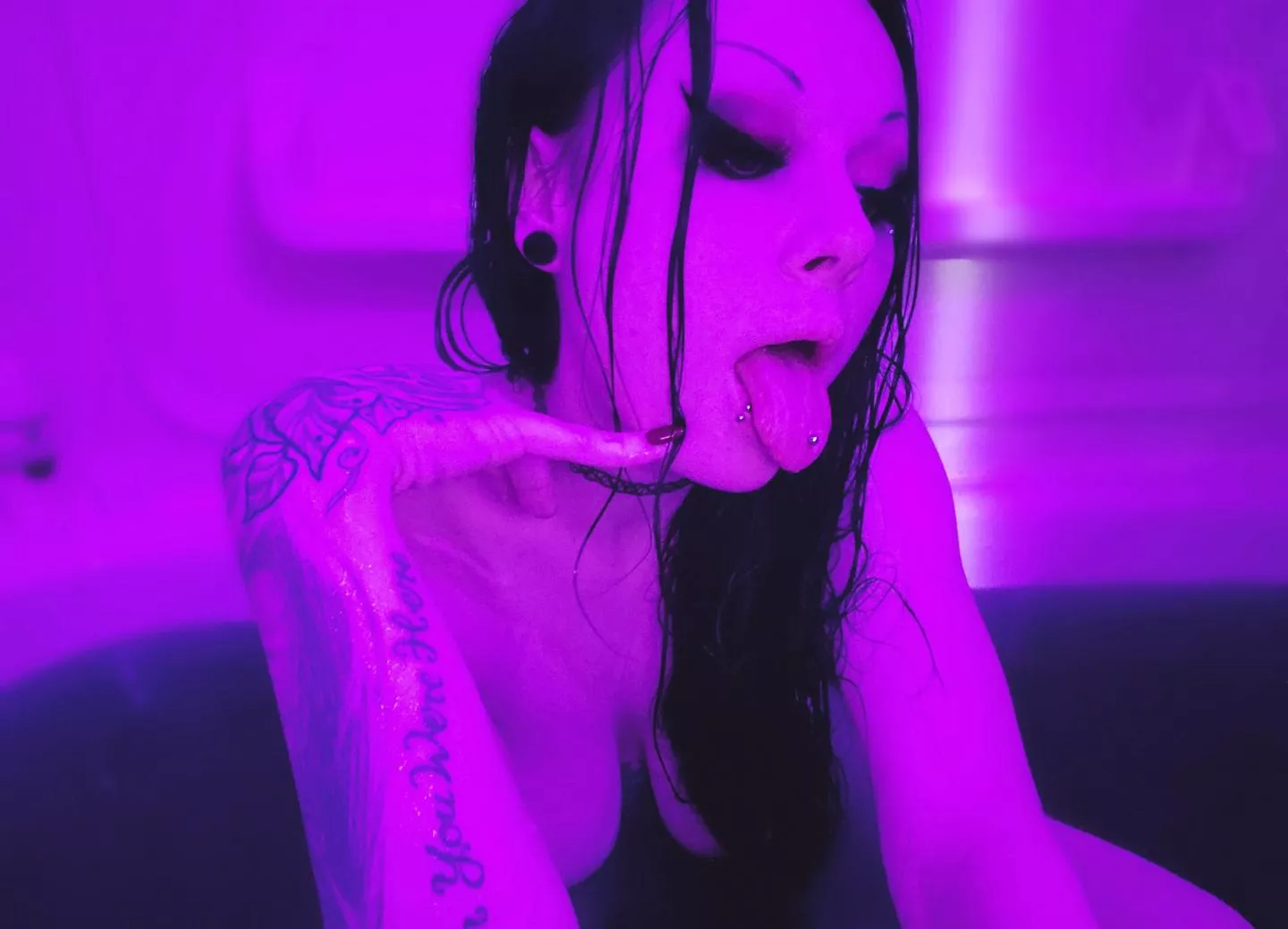 Is my mouth pretty enough to fuck 🥴👅