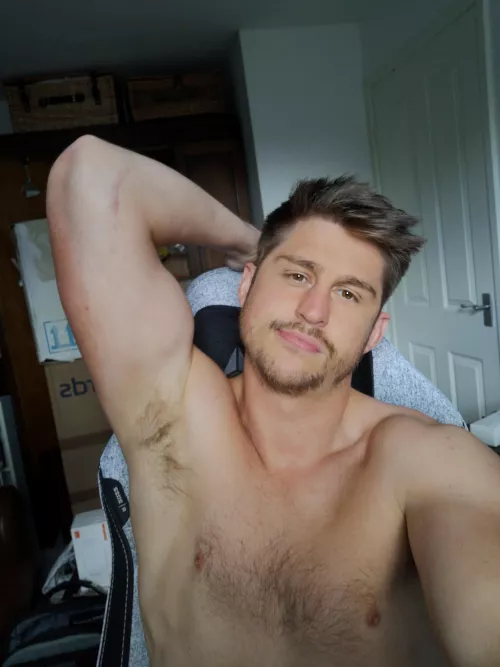 Is that a tan I see? Wonder if there are any tan lines...