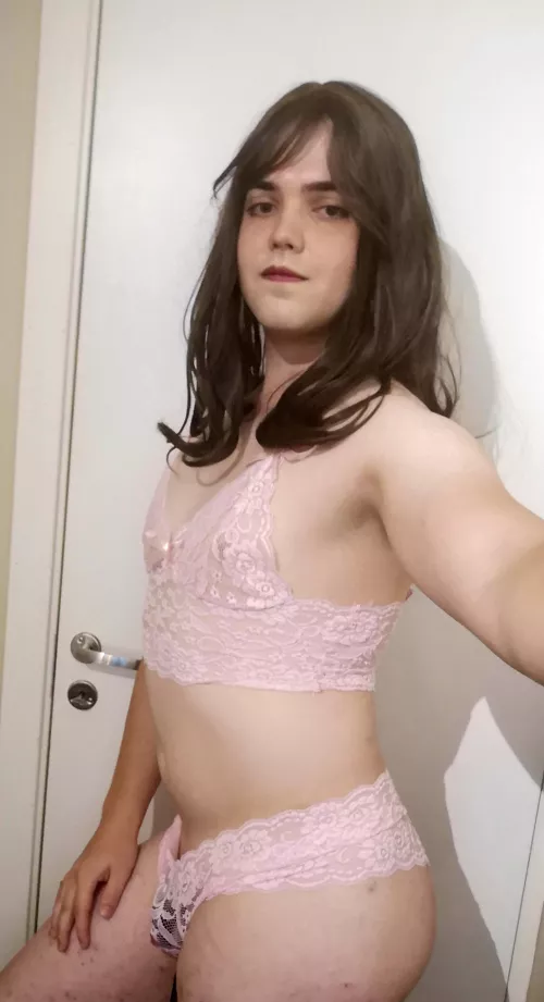 is there any good way to committ to being a sissy even tho i so often purge? any good communities or things to help me accept that this need to be my new life?