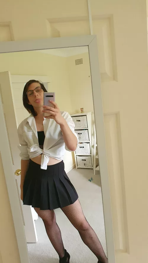 Is this a cute outfit 👉👈