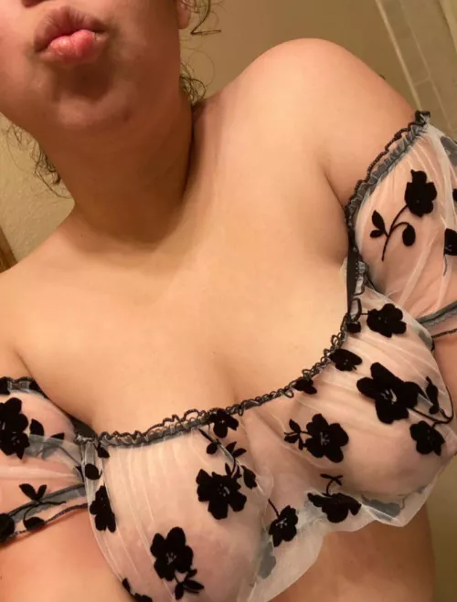 Is this young milf hot enough to make you stop scrolling?