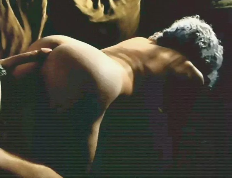 it feels so sexy when it kisses my pussy...