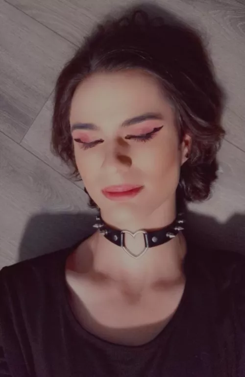 It looks like I did my eyeliner in an earthquake but I love this pic too much not to post it lol