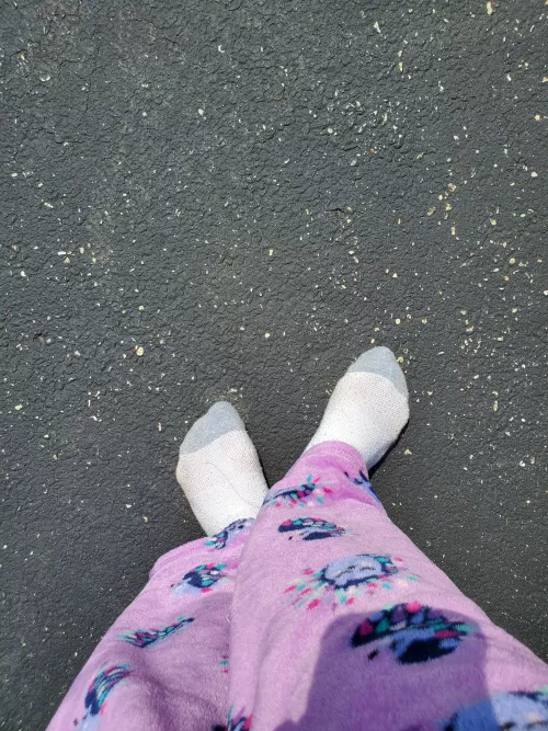 It was 91 F (32 C) outside and my feet were sweating! 😓