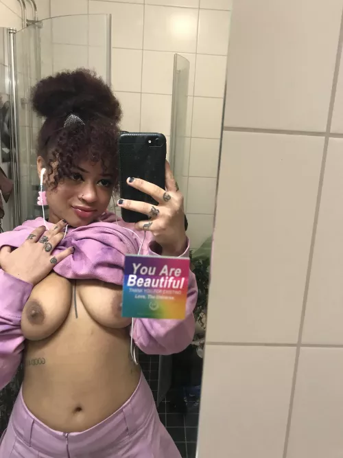 It’s a lil nippy today! 🤭💕