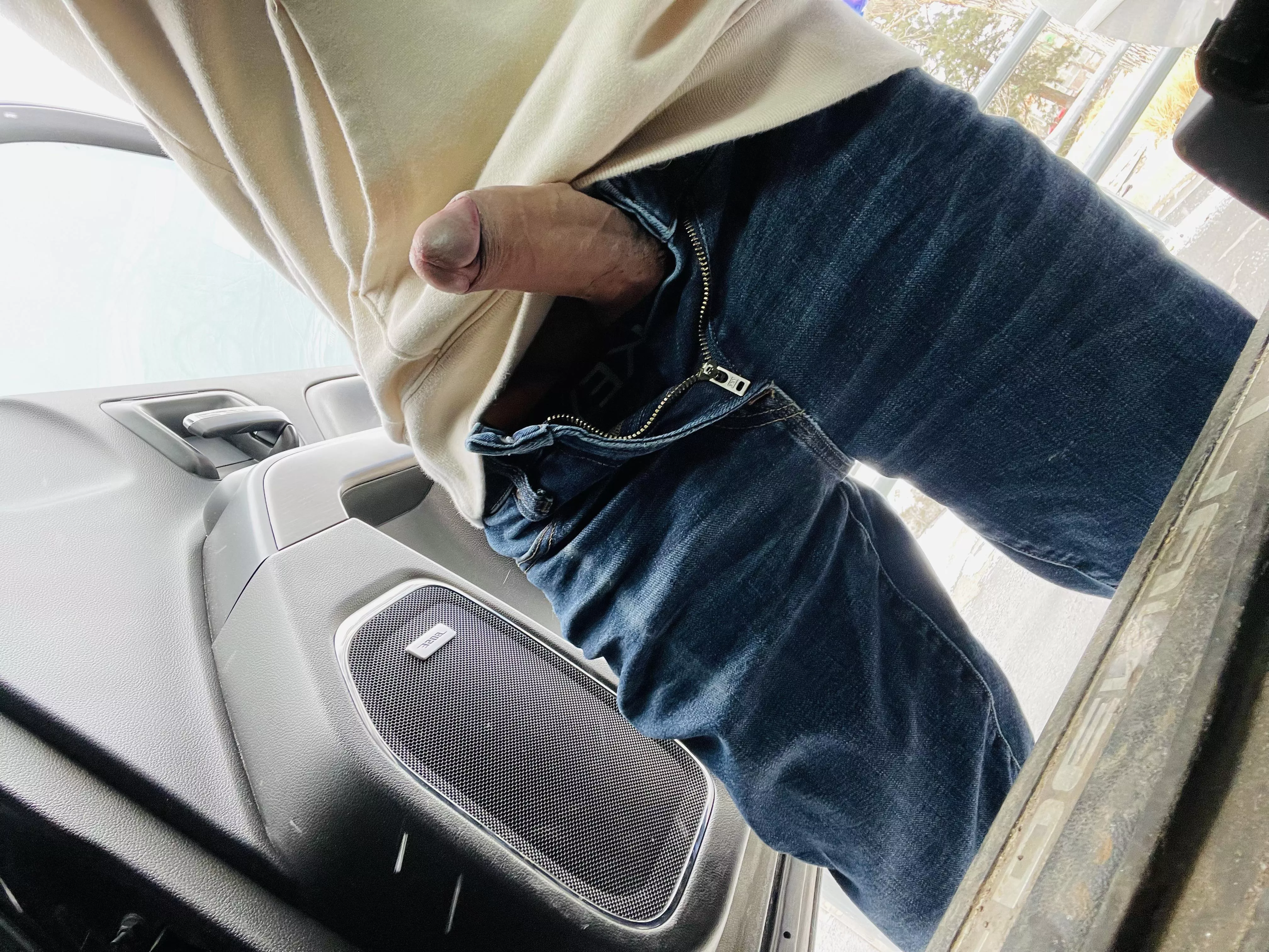 It’s a little cold out but whatever lol 🍆