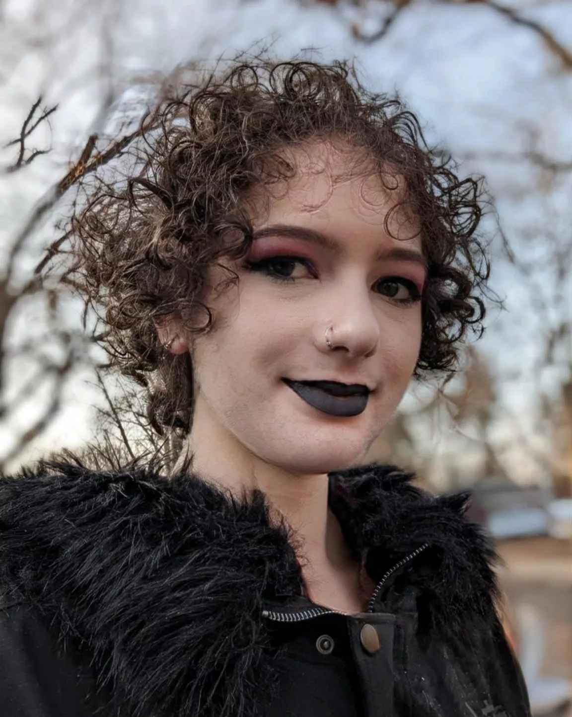 it's almost dusk and this bat is heading out 🖤🦇