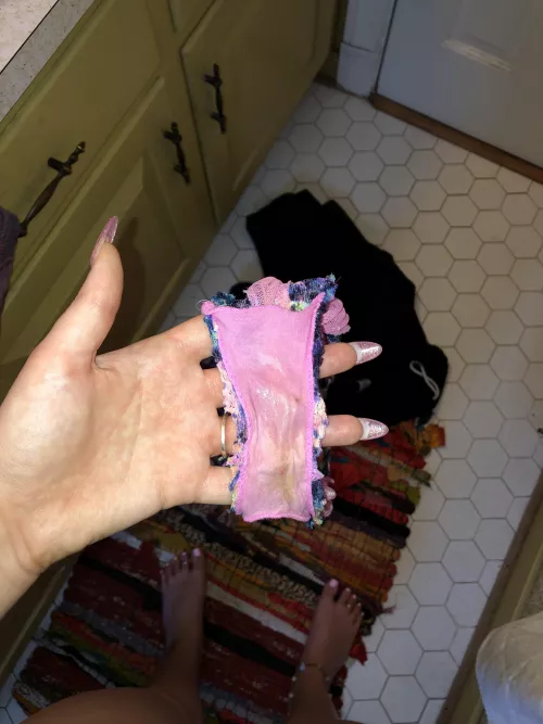 It’s been about a week since I’ve last posted here! Have you missed me and my dirty panties? Grool and then sweat from leg day 😏