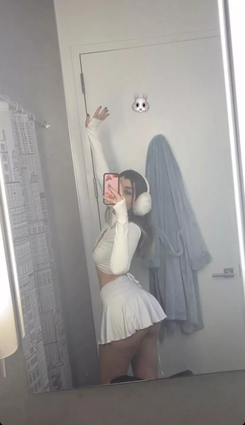 It’s Friday boys London slut available to solve your horny problems all night message for details don’t be shy 😉👀