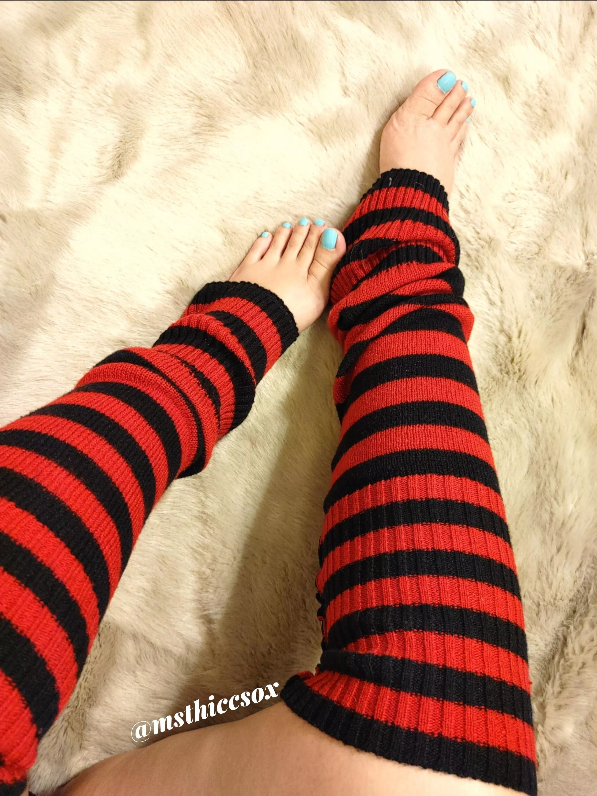 it's Friday the 13th! no nightmares on this Elm Street 😉 #feet #asianfeet #thicklegs #leggings