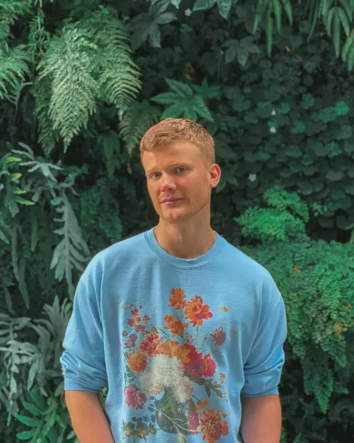 Itβs greener on this side πΏ