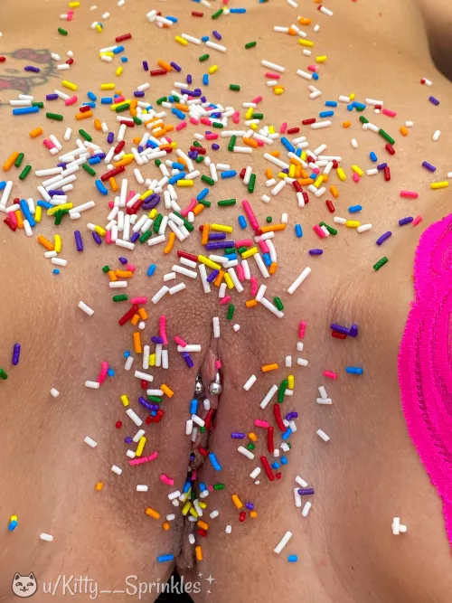 It’s my birthday week! Some people like icing on their cake, but I like icing on my pie. (=^•^=) [f]