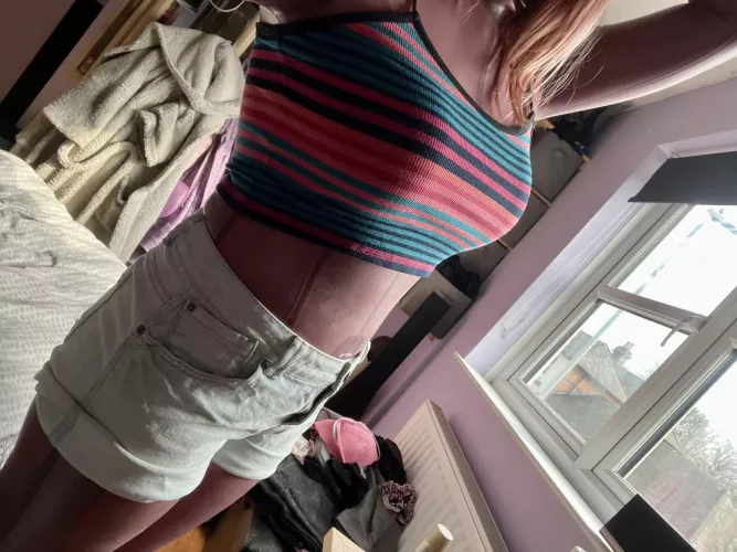 It’s nearly summer right? Time to bust out the crop tops 😈
