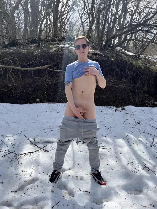 it's nice to feel a little naked when it's snowing all around😋