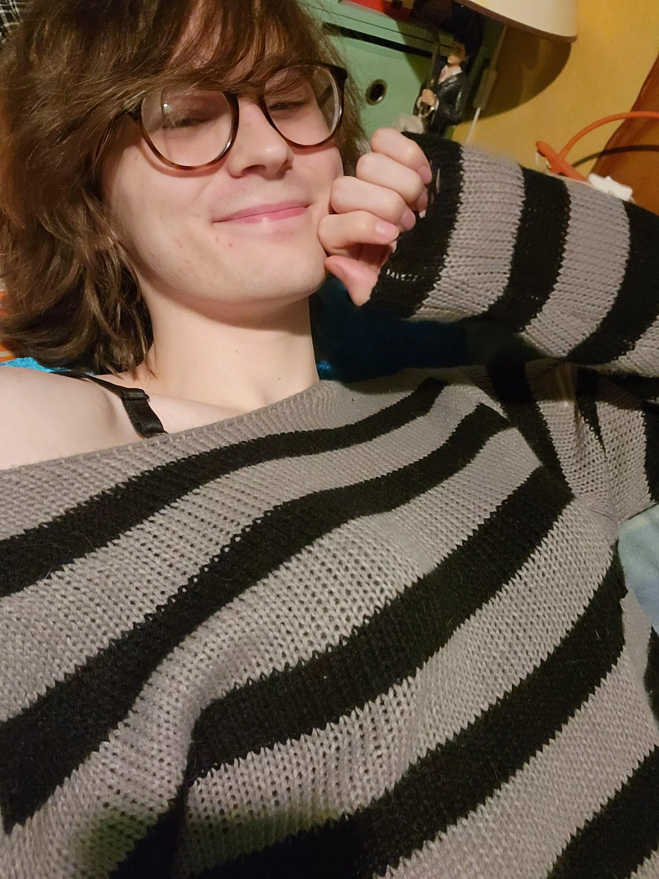 It's still Femboy Friday somewhere (so I got on my cute sweater)