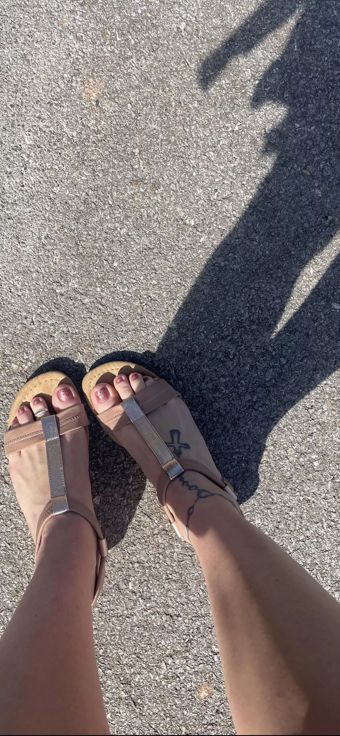 It’s strappy sandal weather and my toes couldn’t be happier!