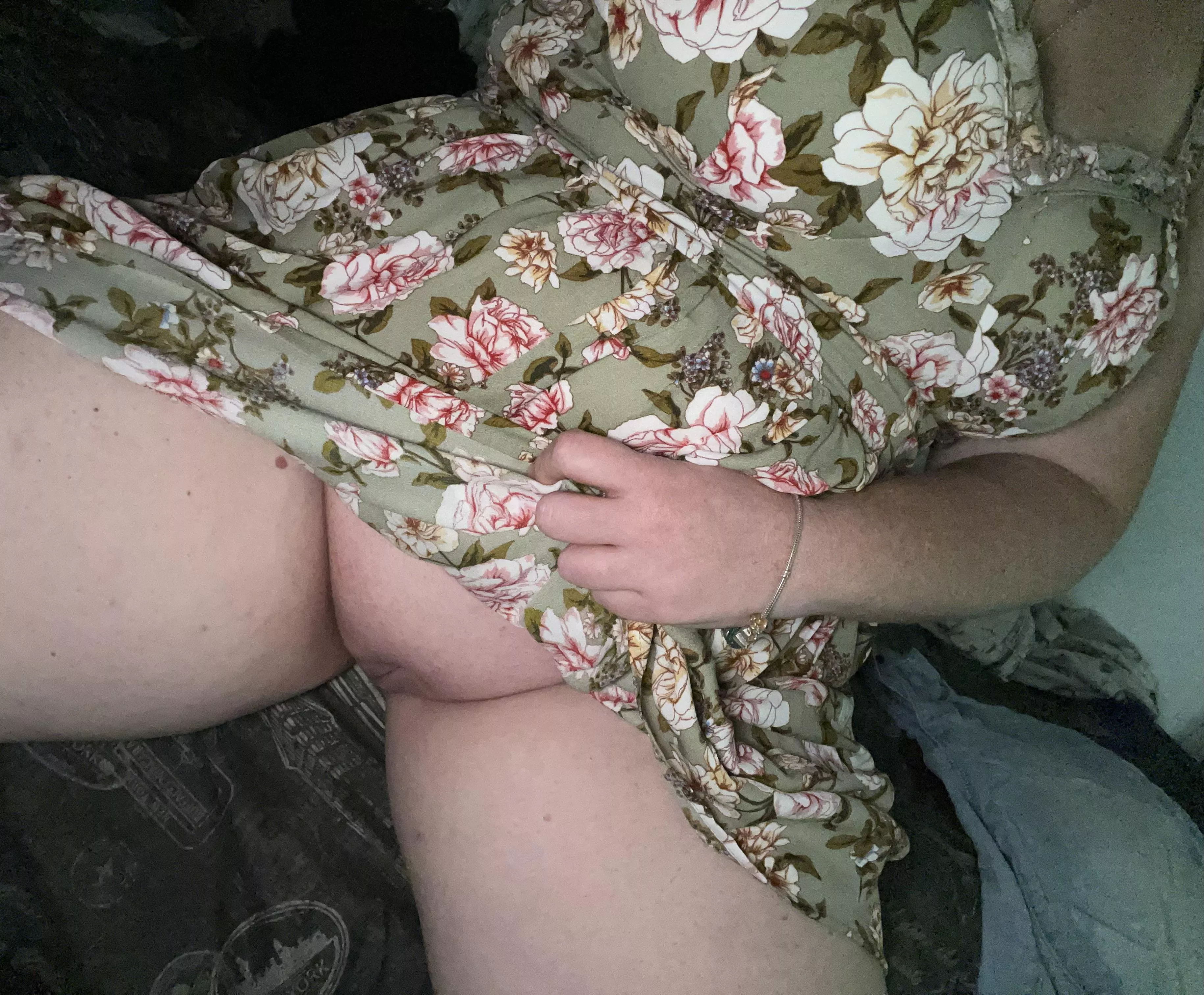 It’s sundress season 😏😏